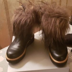 Black ankle bootie with real brown magnoliah fur